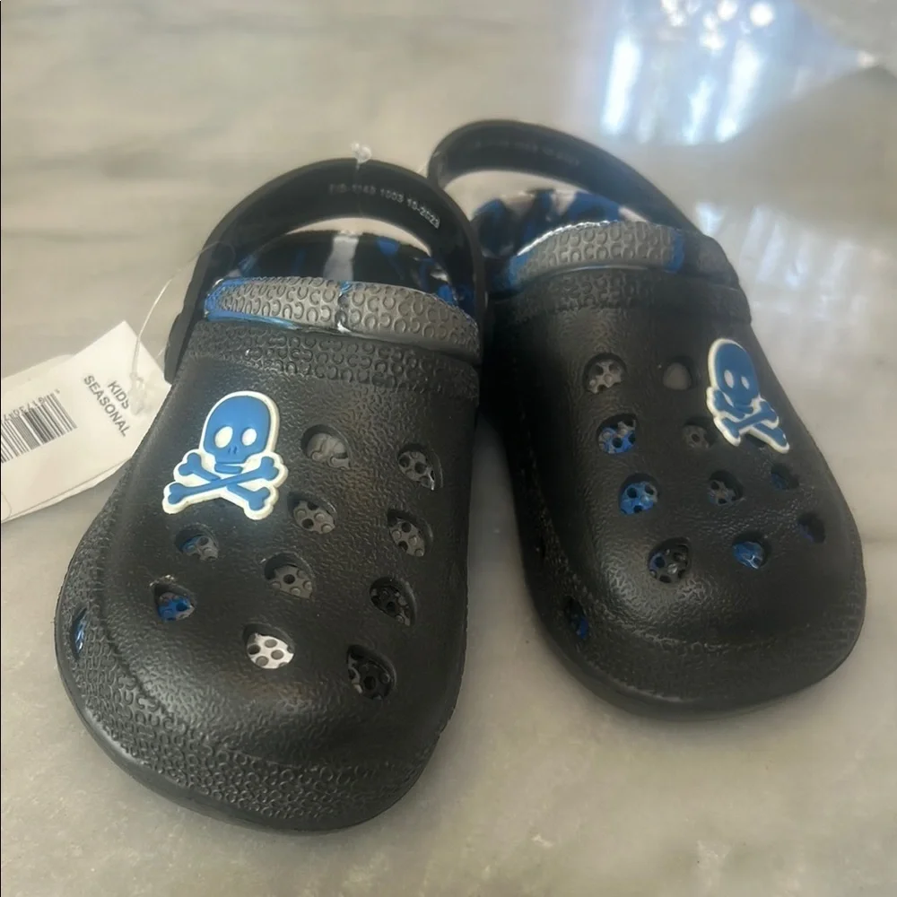 Kids Black Skull Clogs
